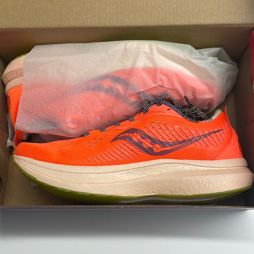 NWT Saucony Endorphin Speed 2 Running shoes - Womens Size 11